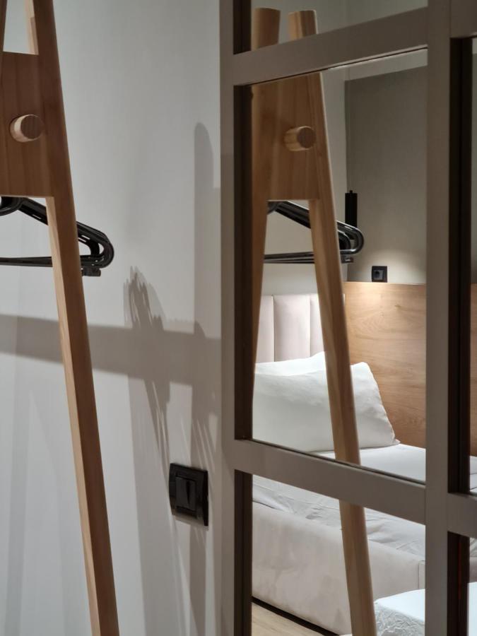 Tam Serviced Studio Apartment Myslym Shyri No1 Tirana Exteriör bild