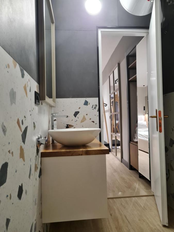 Tam Serviced Studio Apartment Myslym Shyri No1 Tirana Exteriör bild
